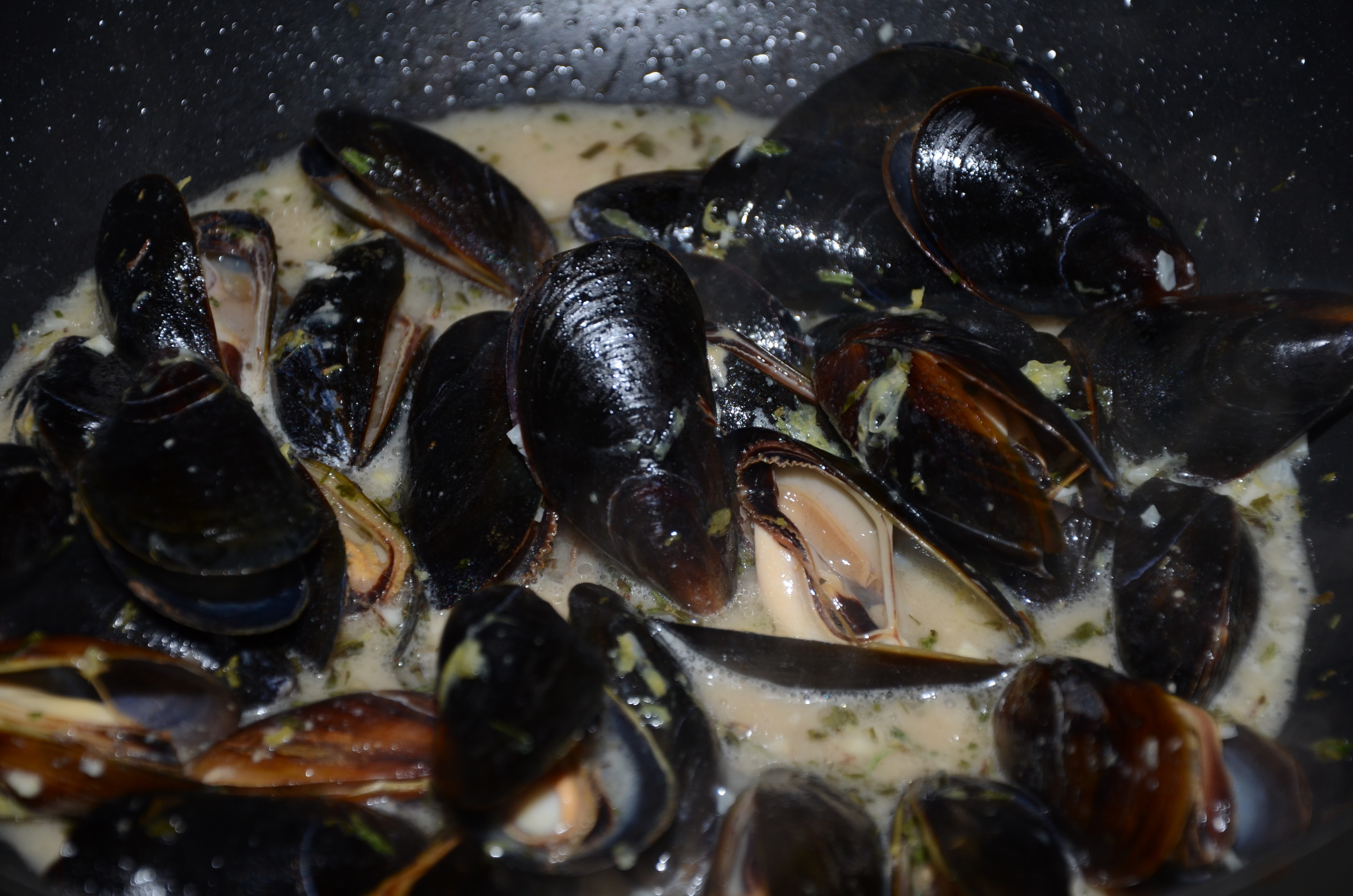 Whole30 Mussels Appetizer